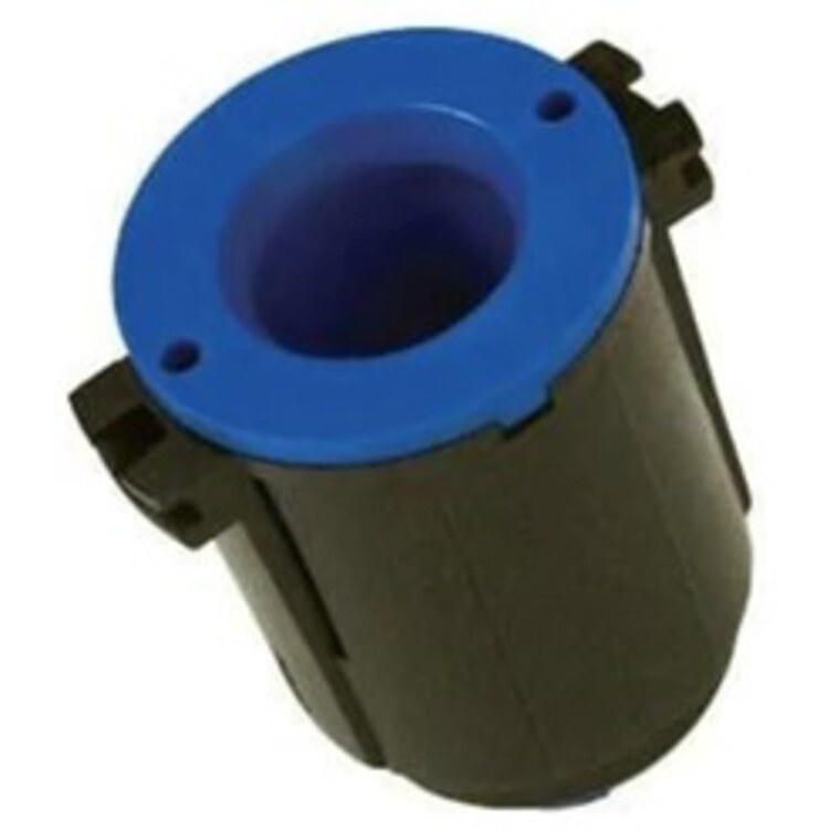 Magnetic automatic AdBlue nozzle