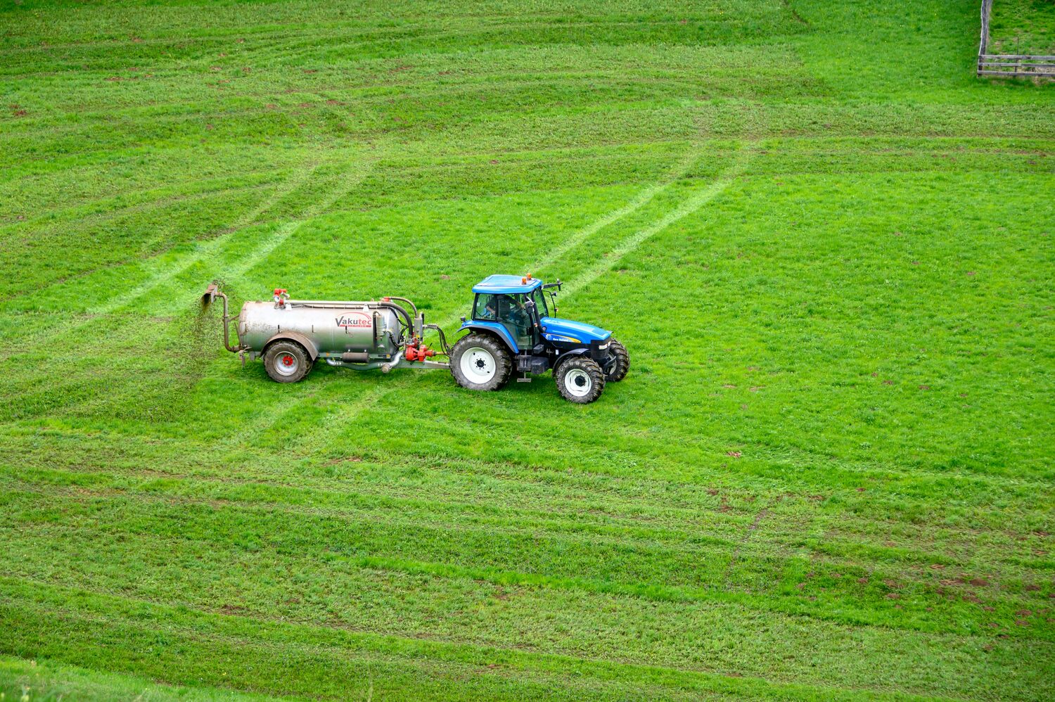 Applying nitrogen fertiliser to pasture
